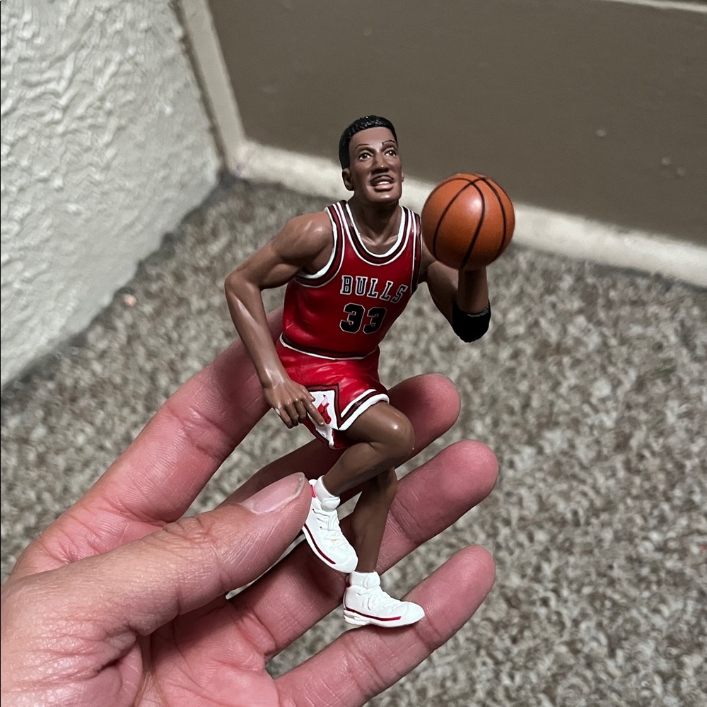 1999 Hallmark Keepsake Ornament SCOTTIE PIPPEN NBA Hoop Stars Collector Series